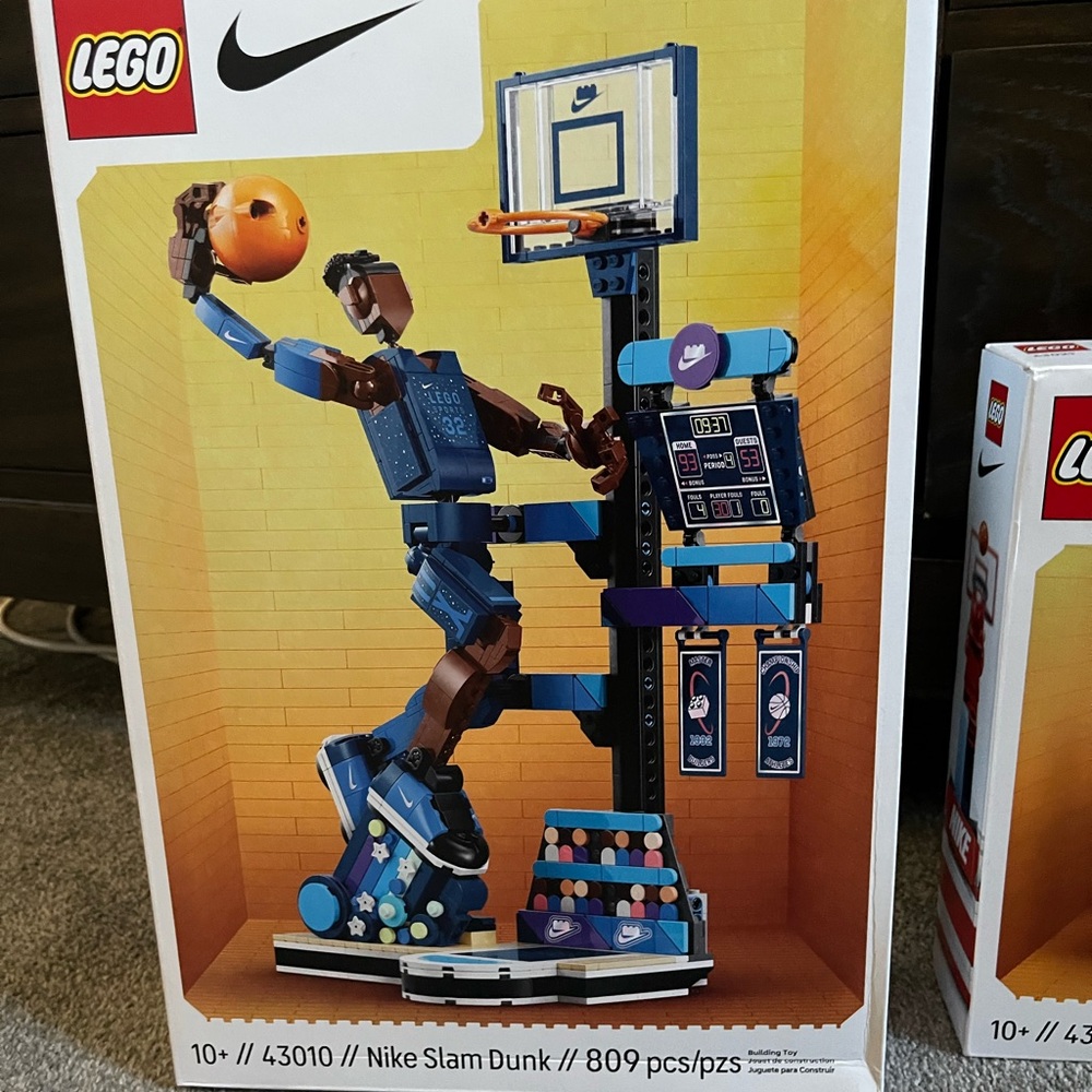 Nike Dunk Slam Dunk 
Nike LEGO Basketball Action Set - Blue and Orange